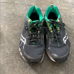 Saucony men’s green and grey sneakers 11